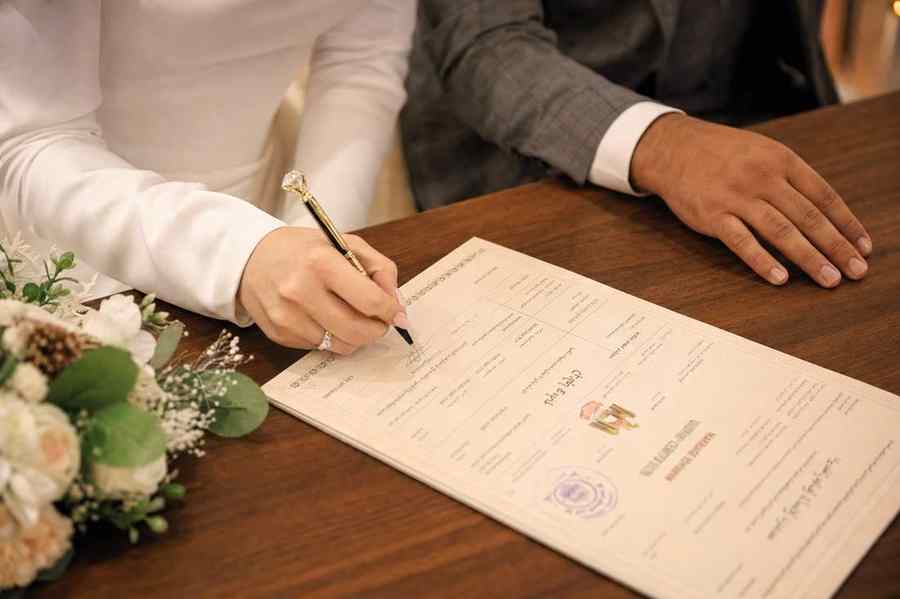 Signing a civil marriage certificate